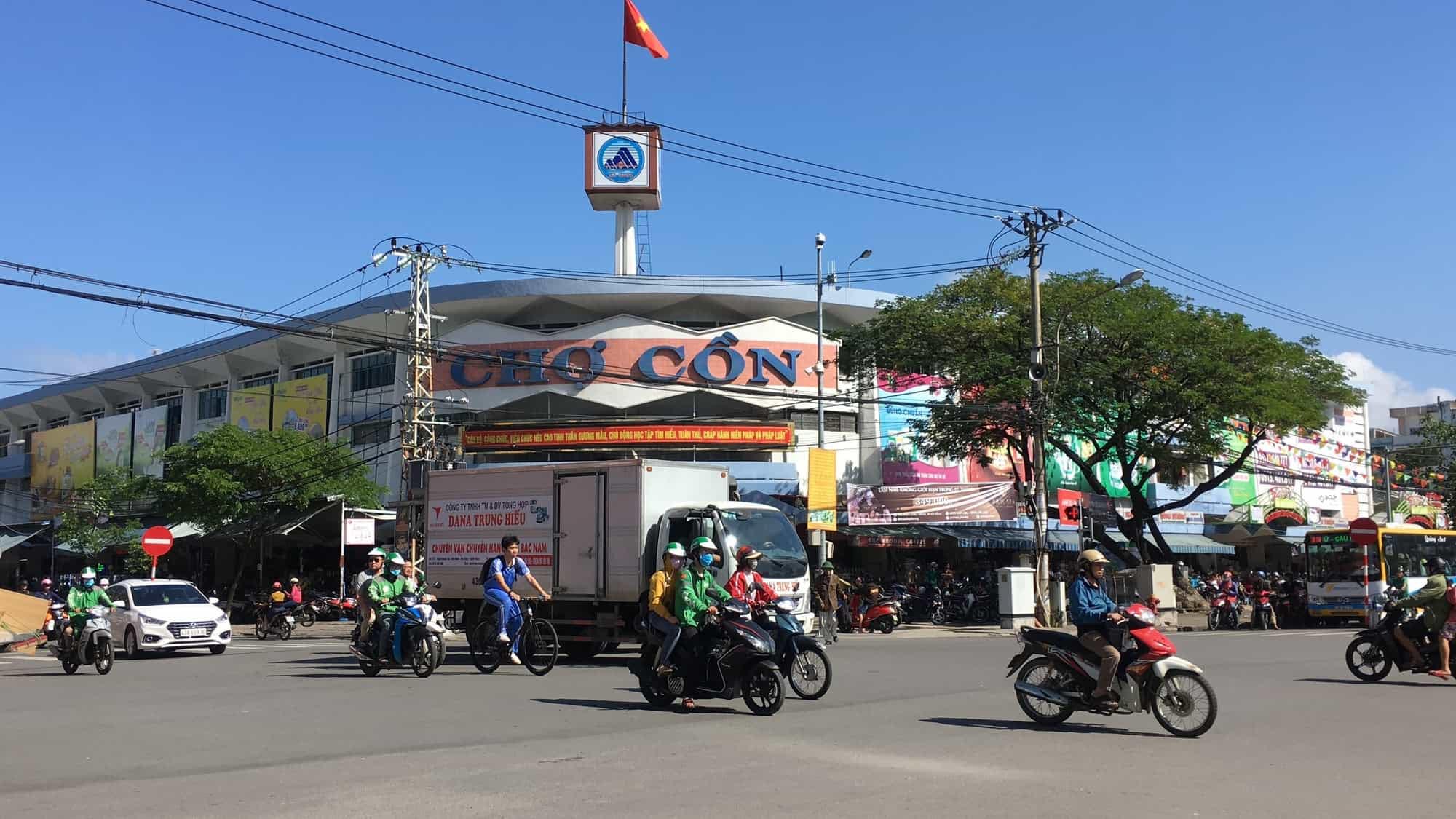 Markets in Da Nang Vietnam - con market